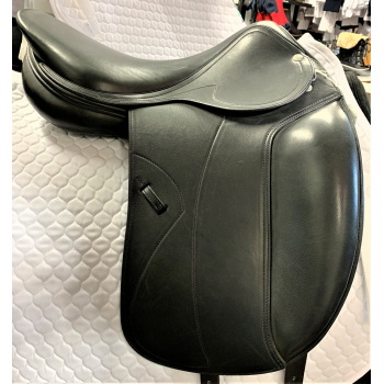 Amerigo Flat Seat Pinerolo Dressage Saddle 17 1/2